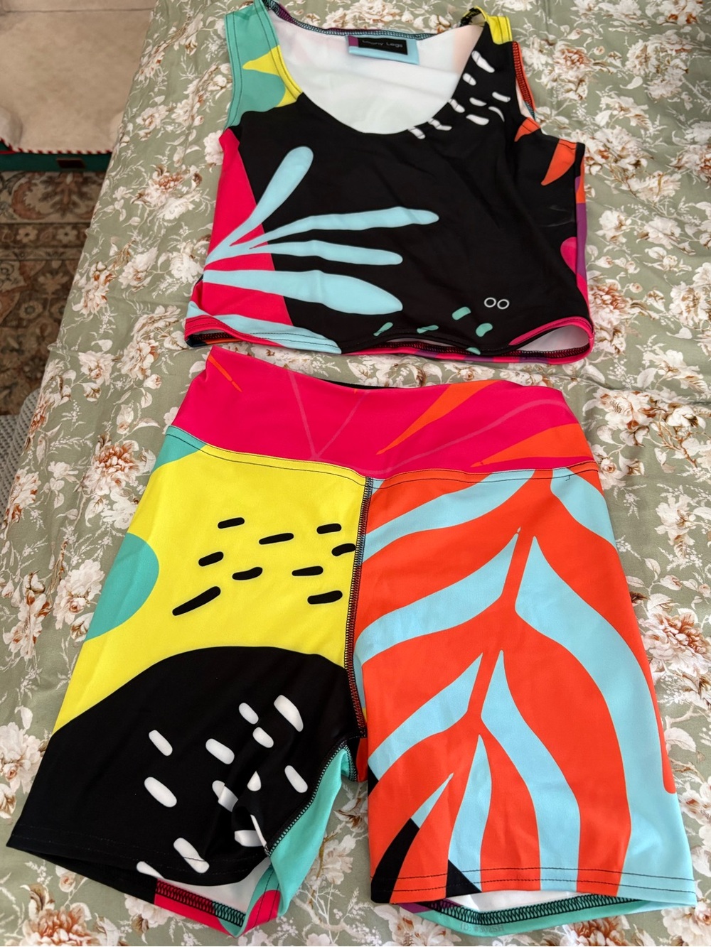 NWOT Loony Legs βNeon Jungleβ size medium womenβs activewear set.